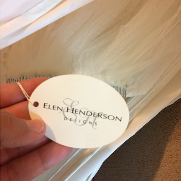 Never worn Ivory Veil..Swarovski - Picture 4 of 7